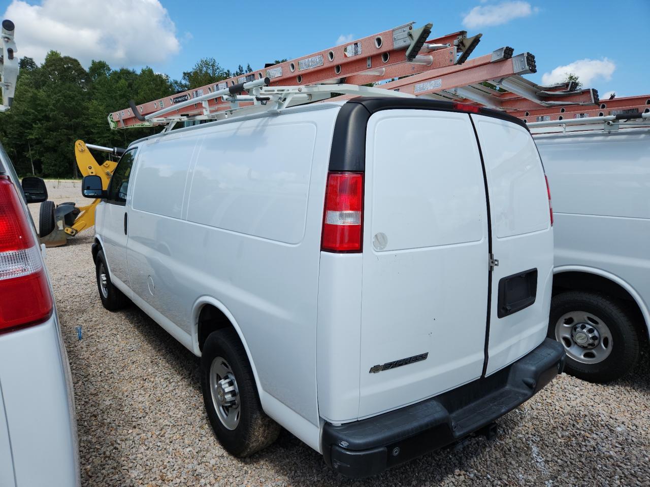 2022 CHEVROLET EXPRESS G2500 — снимка 2