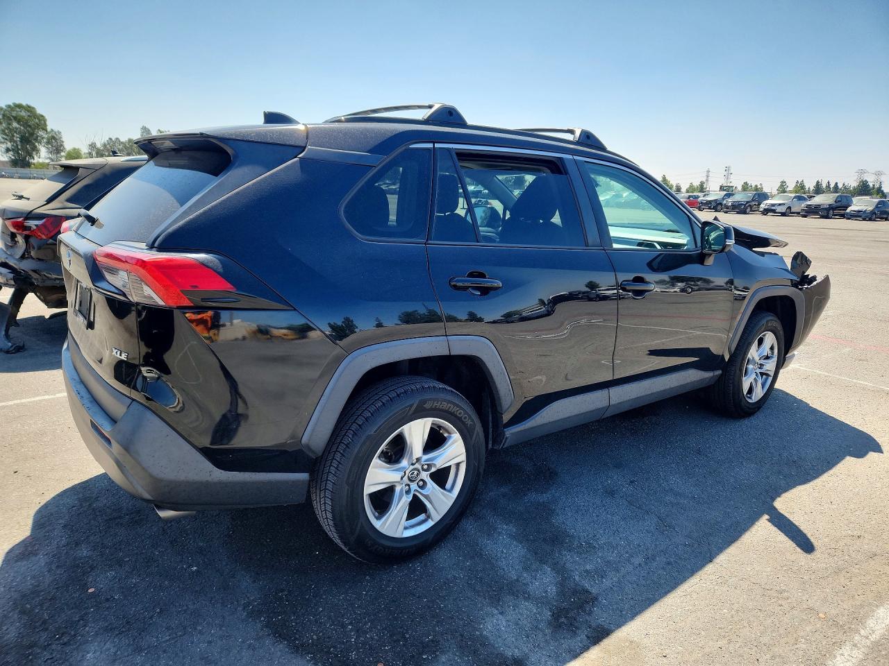 2020 TOYOTA RAV4 XLE — снимка 3