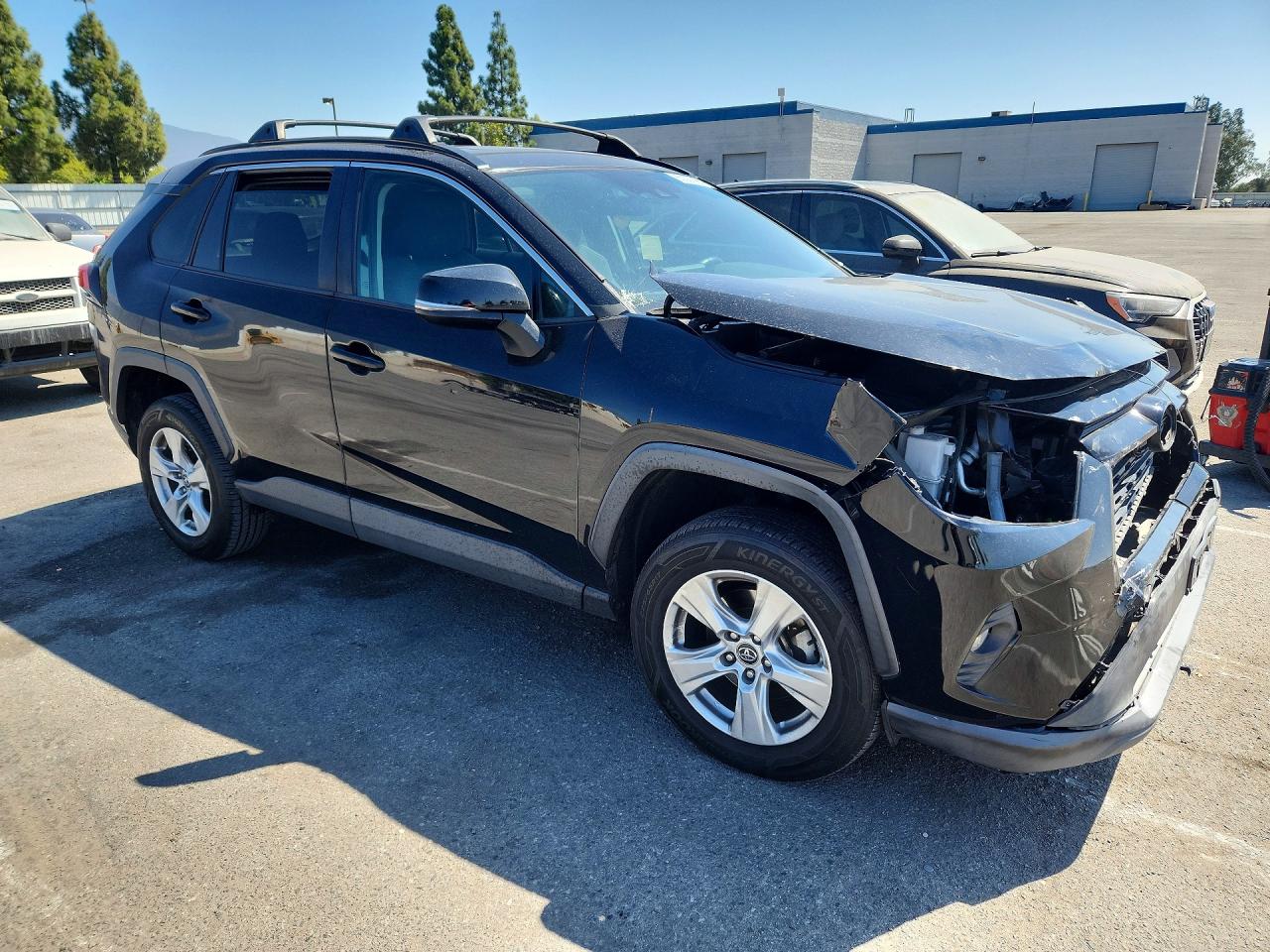 2020 TOYOTA RAV4 XLE — снимка 4