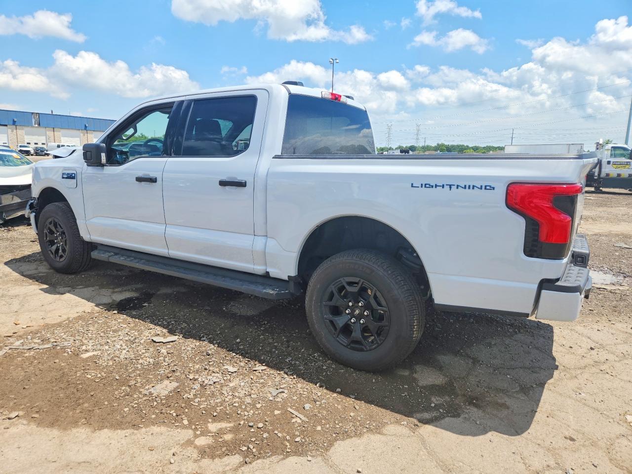 2025 FORD F150 LIGHTNING XLT — снимка 2