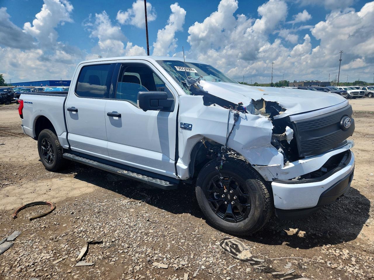 2025 FORD F150 LIGHTNING XLT — снимка 4