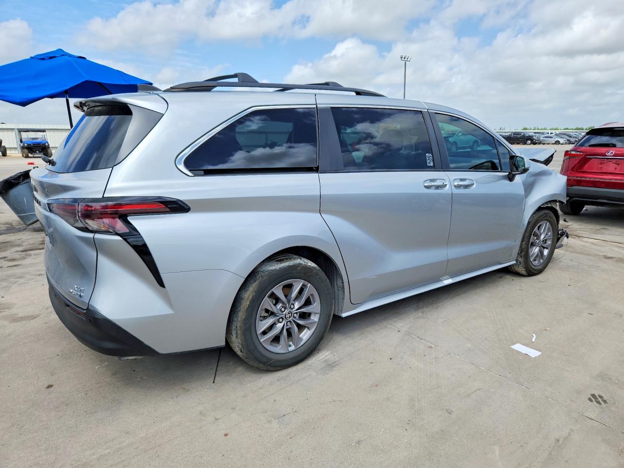 2023 TOYOTA SIENNA XLE — снимка 3