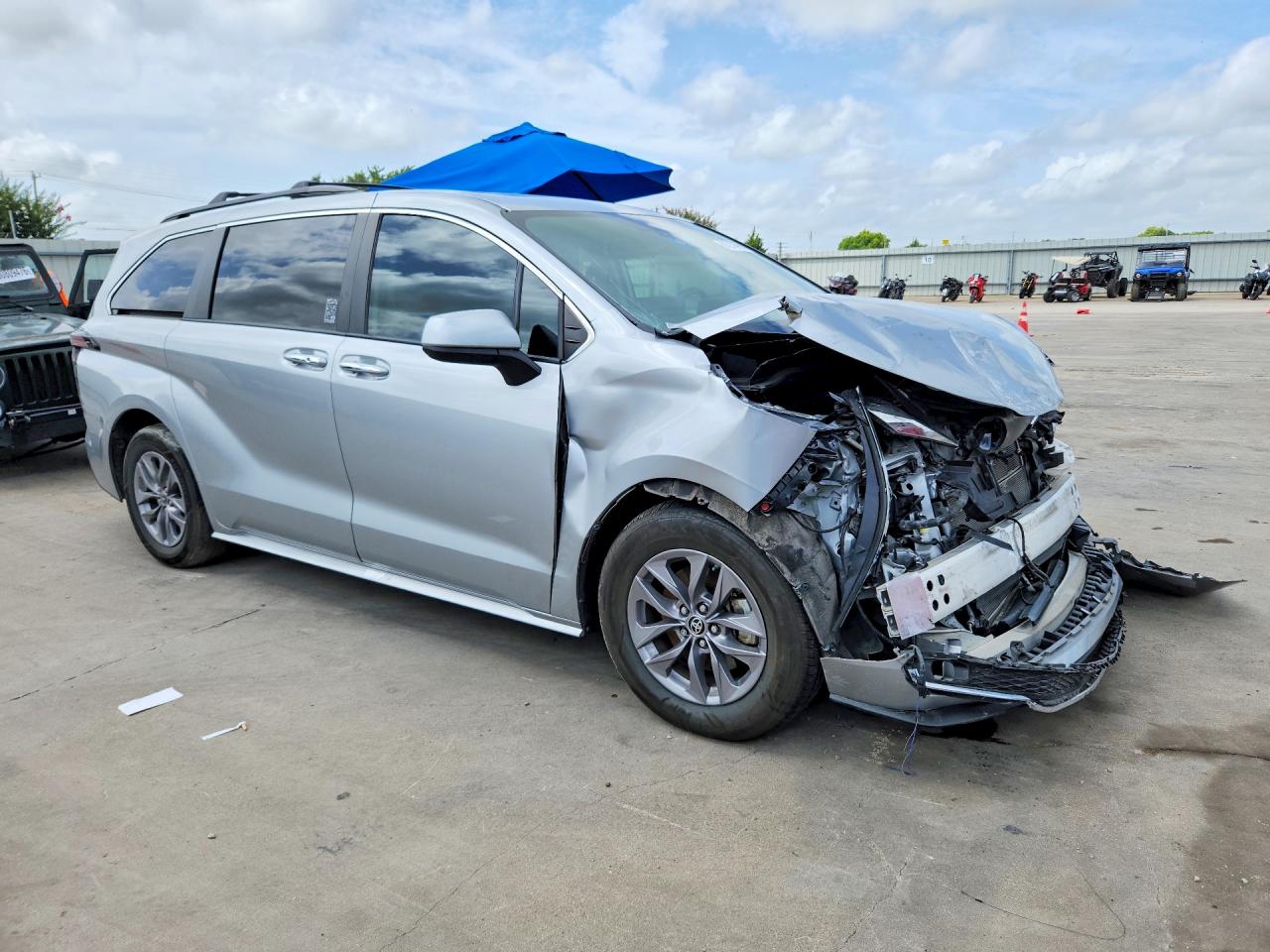 2023 TOYOTA SIENNA XLE — снимка 4