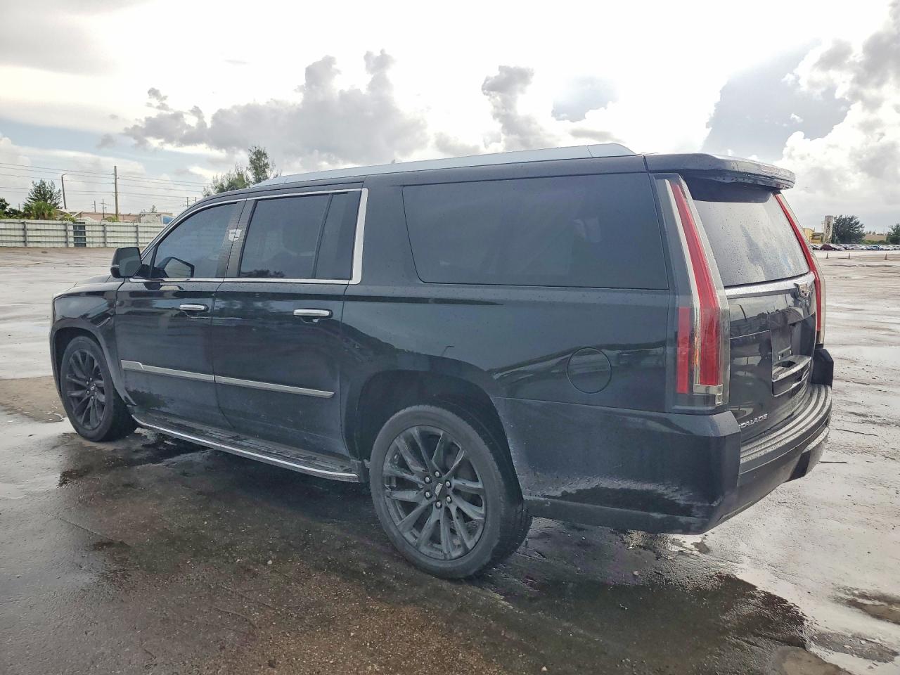 2018 CADILLAC ESCALADE ESV LUXURY — снимка 2