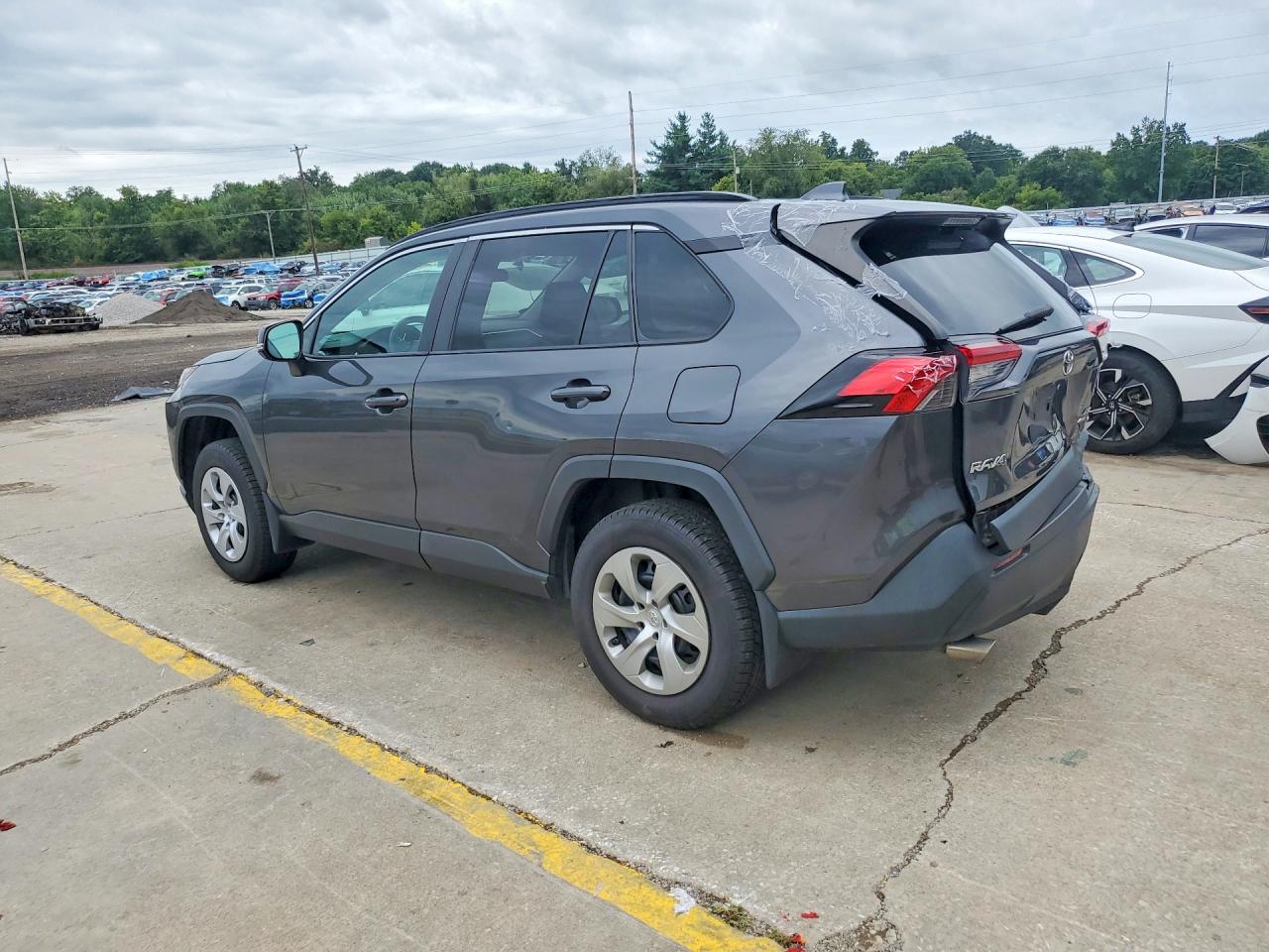 2019 TOYOTA RAV4 LE — снимка 2