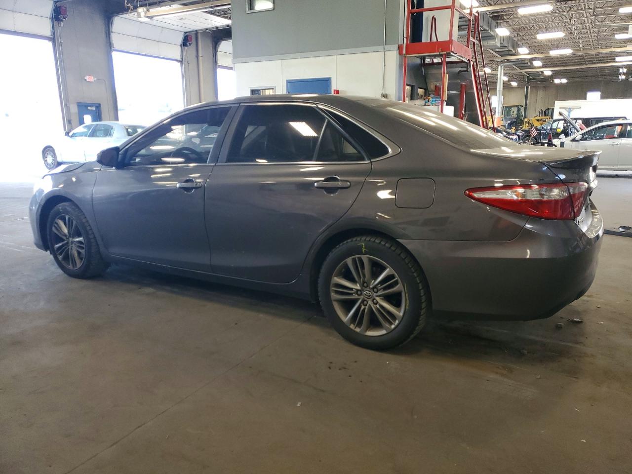 2015 TOYOTA CAMRY SE — снимка 2