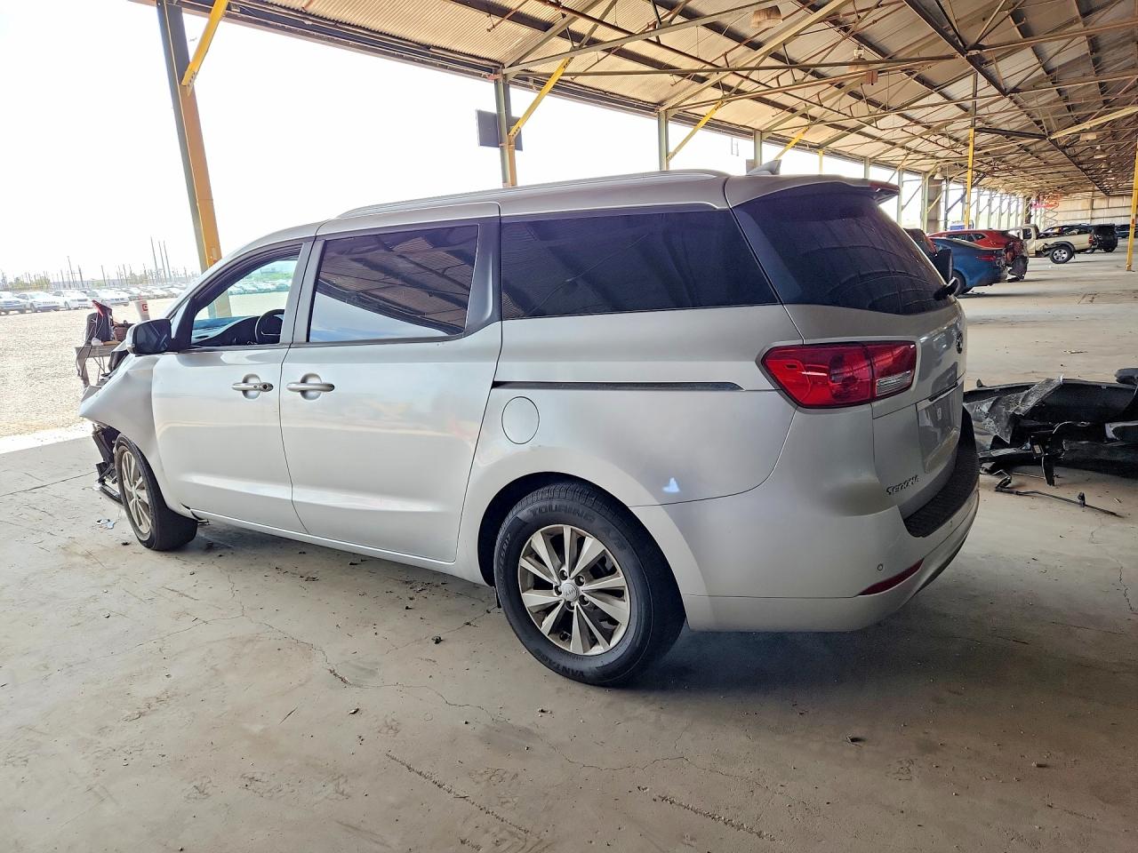 2017 KIA SEDONA LX — снимка 2