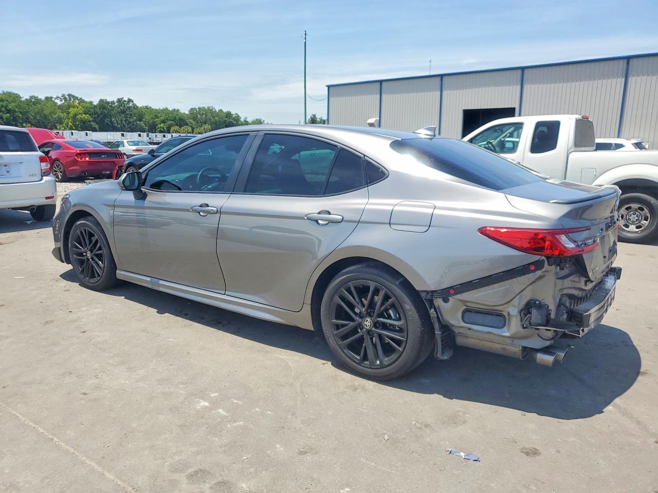 2025 TOYOTA CAMRY SE — снимка 2