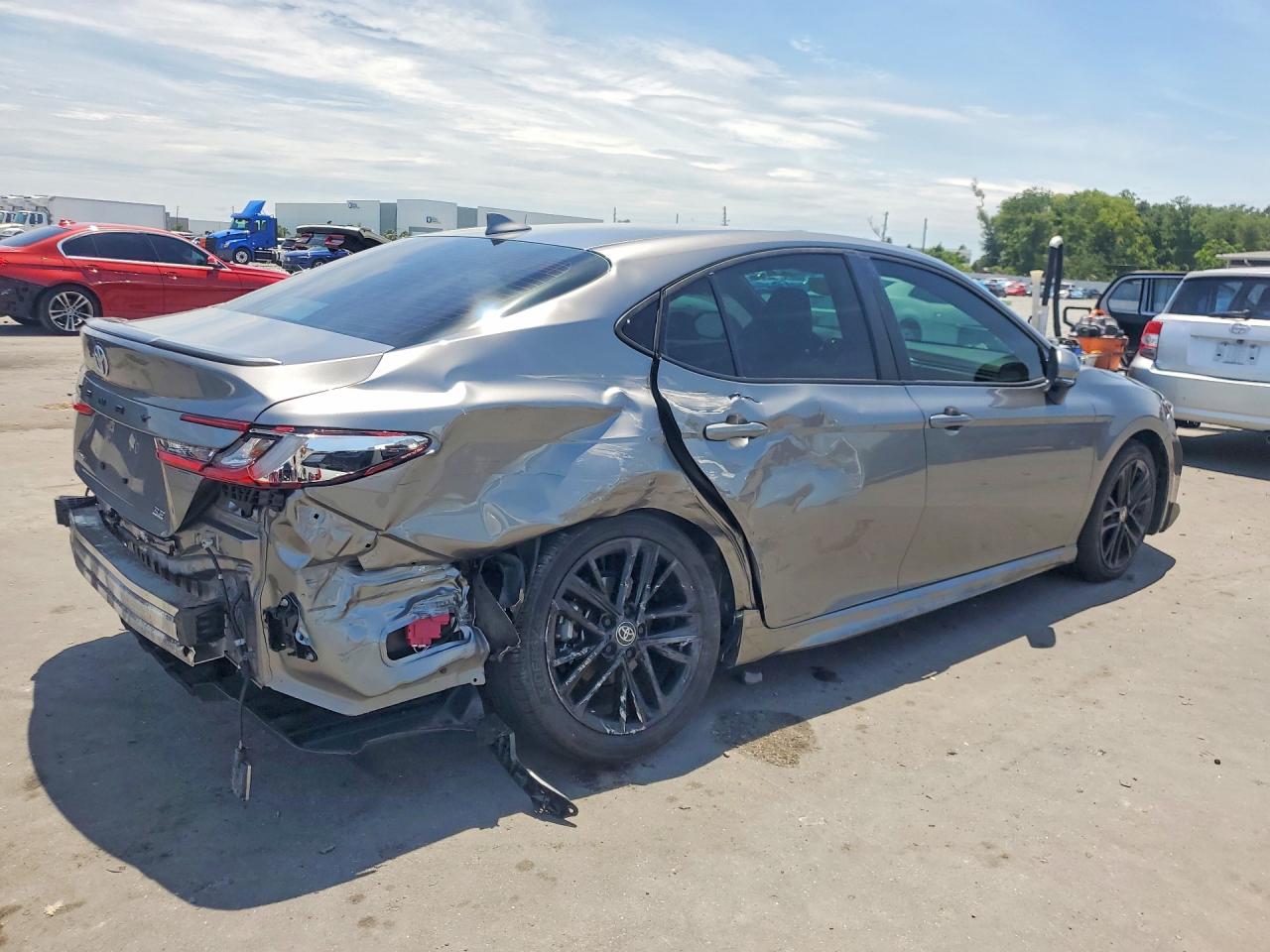 2025 TOYOTA CAMRY SE — снимка 3