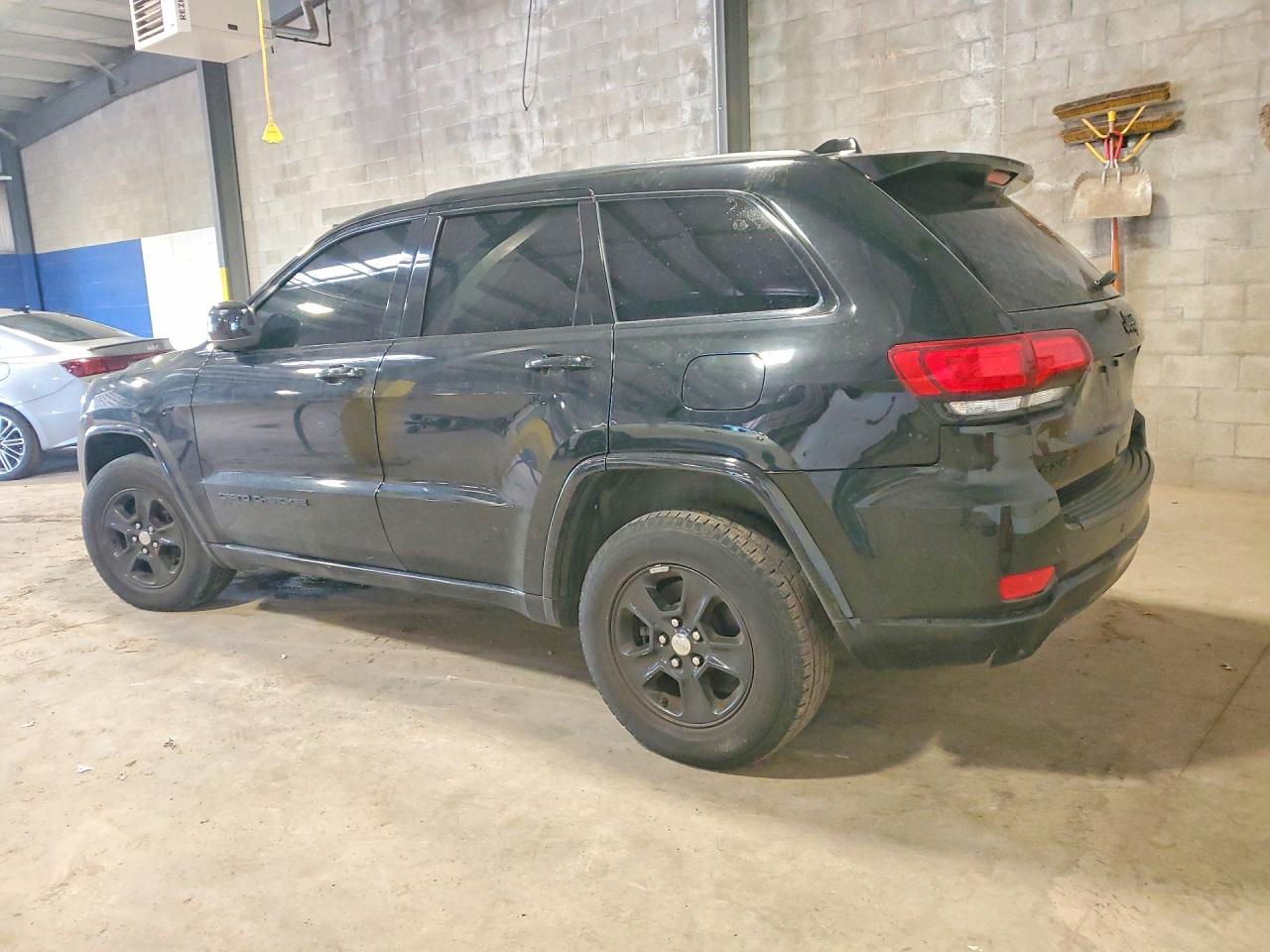 2019 JEEP GRAND CHEROKEE LAREDO — снимка 2