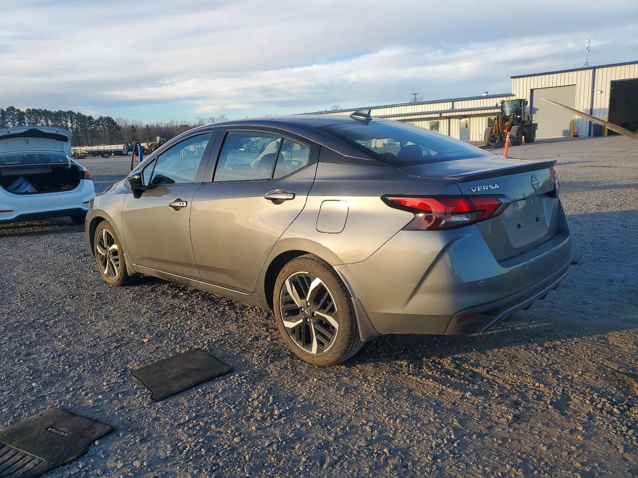 2025 NISSAN VERSA SR — снимка 2