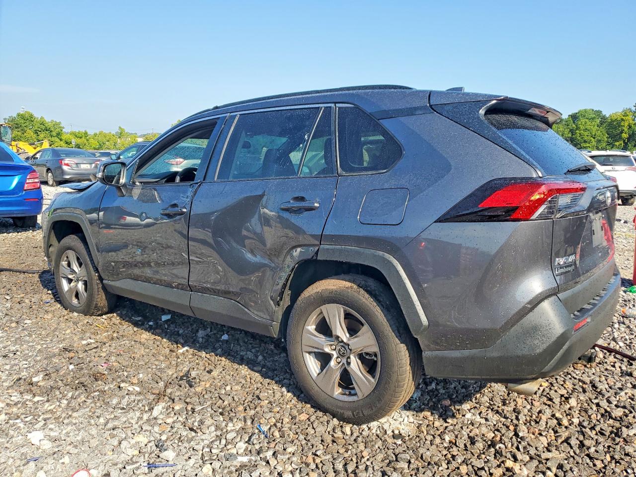2023 TOYOTA RAV4 XLE — снимка 2