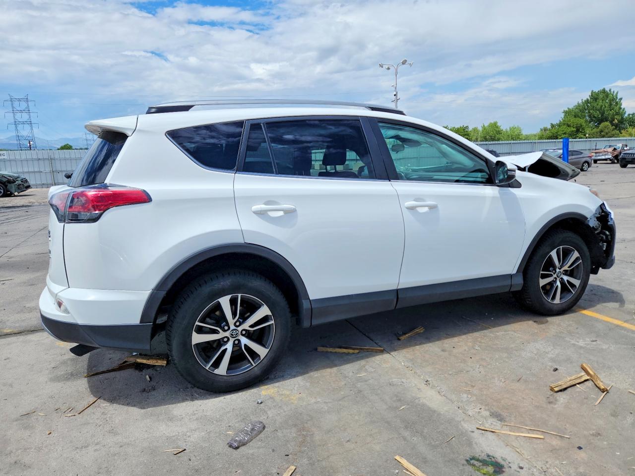 2017 TOYOTA RAV4 XLE — снимка 3