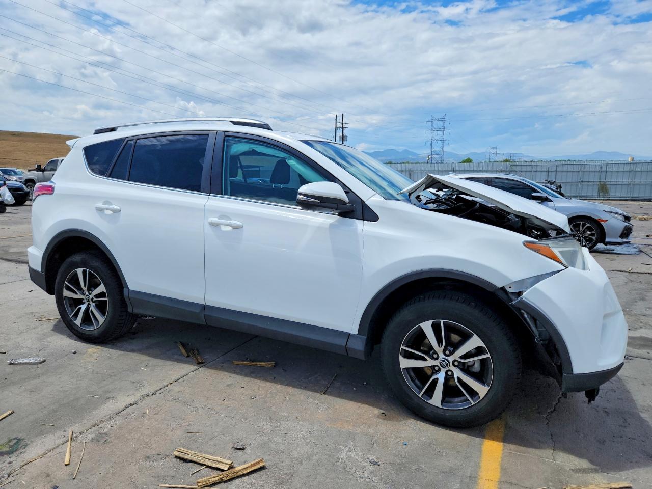 2017 TOYOTA RAV4 XLE — снимка 4