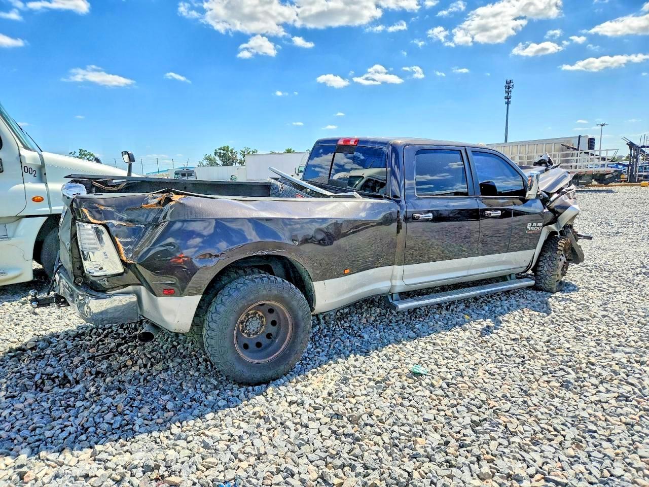 2017 RAM 3500 LARAMIE — снимка 4