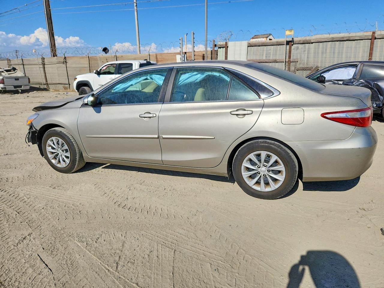2016 TOYOTA CAMRY LE — снимка 2