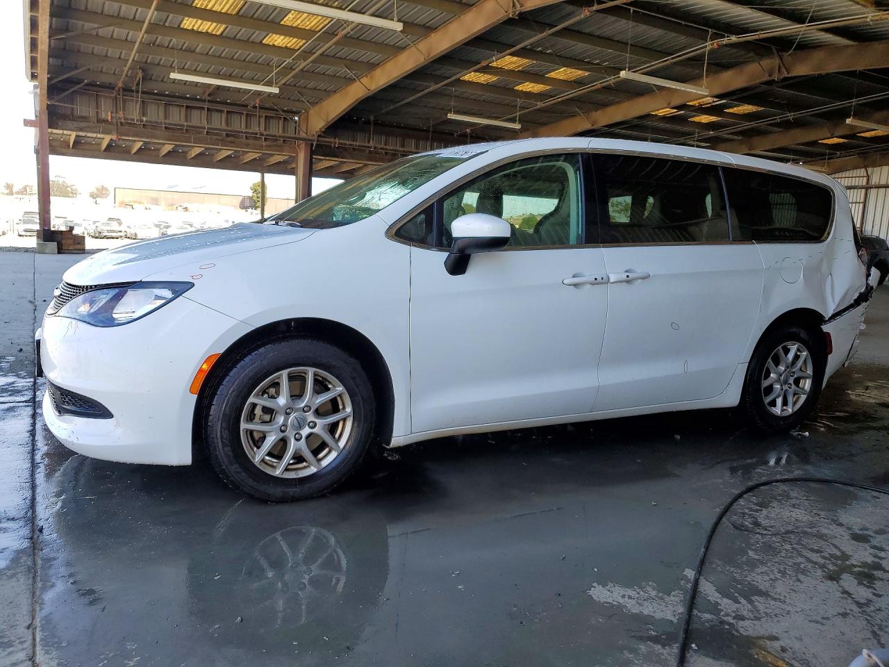 2023 CHRYSLER VOYAGER LX