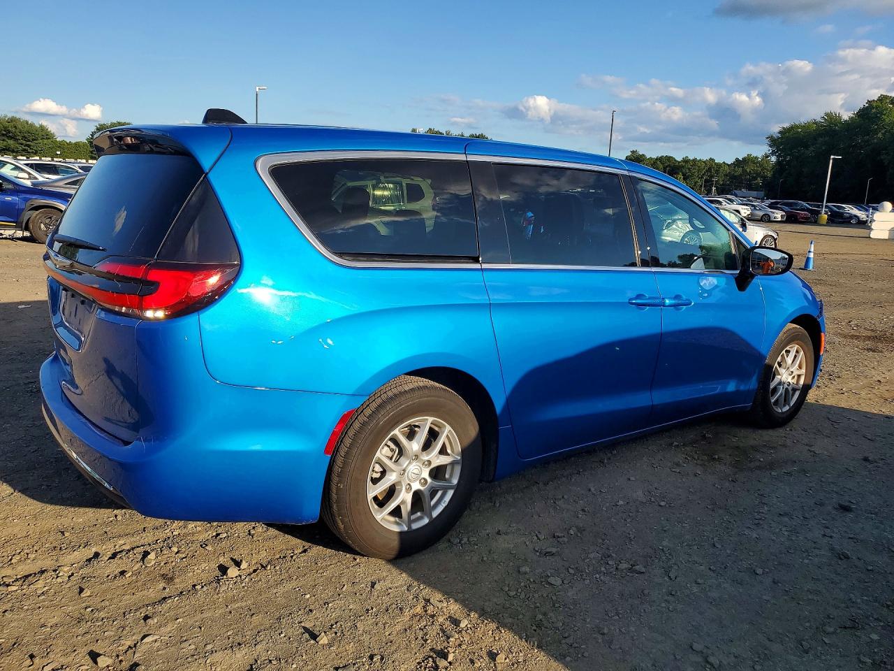 2026 CHRYSLER PACIFICA SELECT — снимка 3