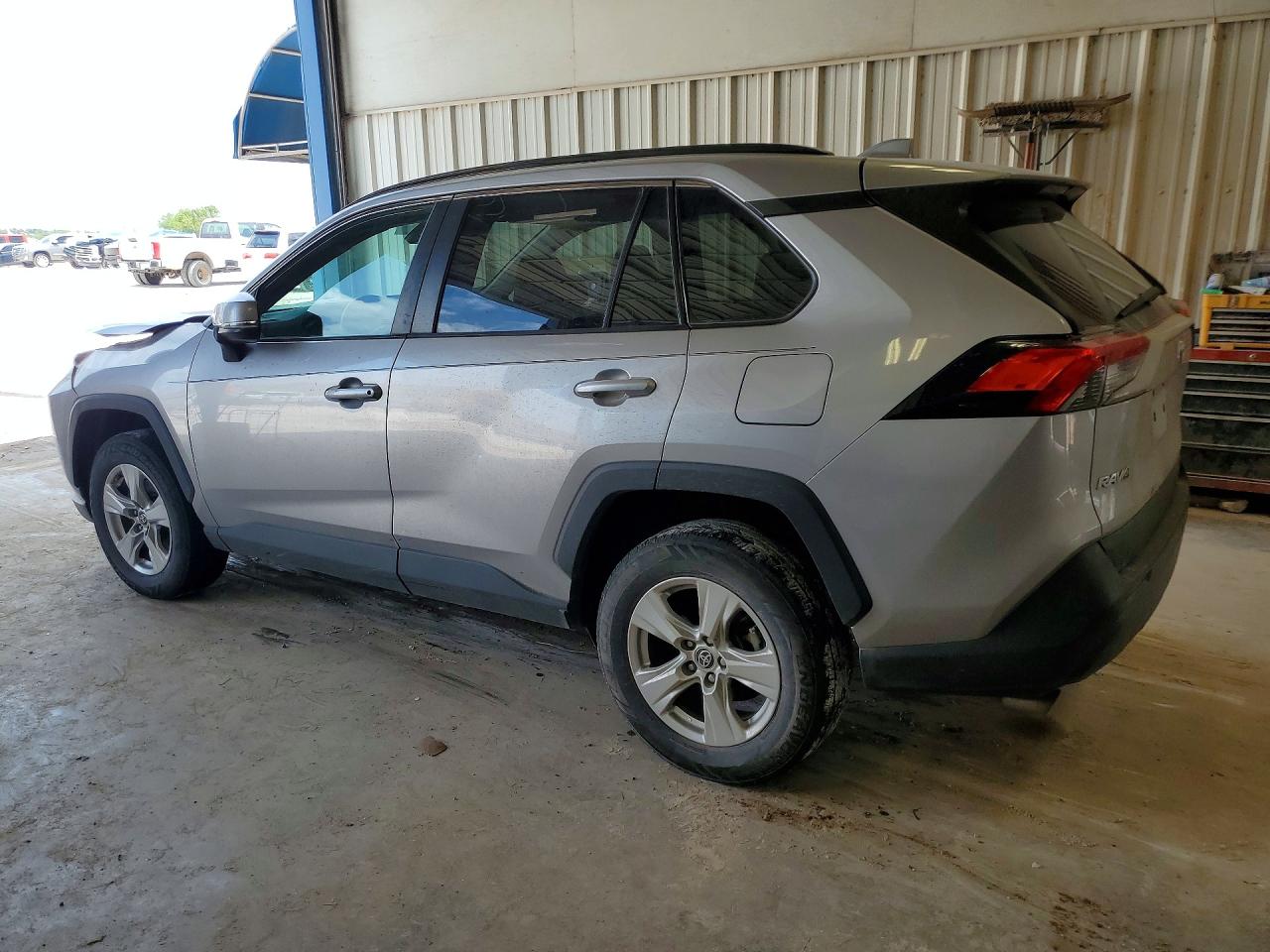 2021 TOYOTA RAV4 XLE — снимка 2