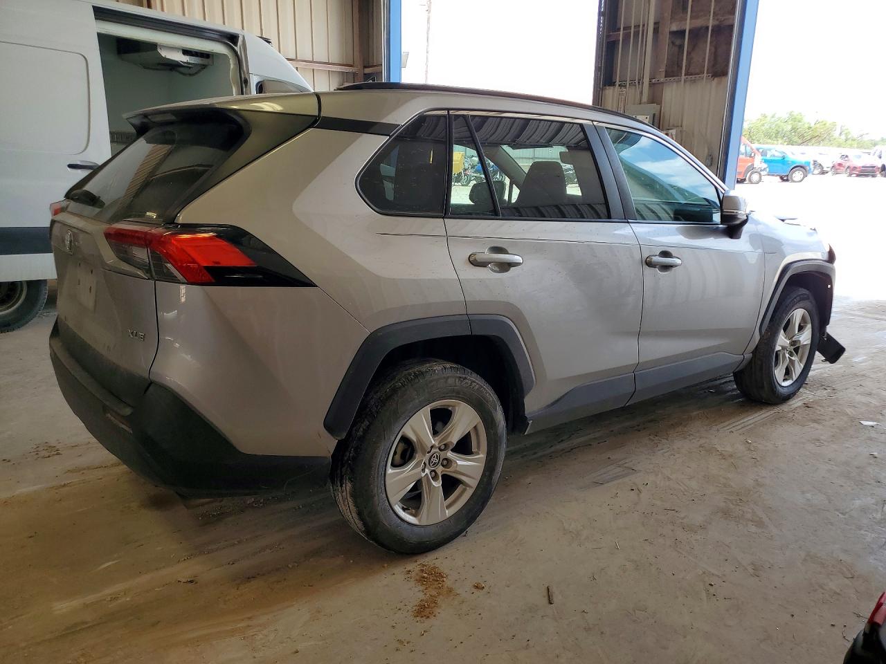 2021 TOYOTA RAV4 XLE — снимка 3