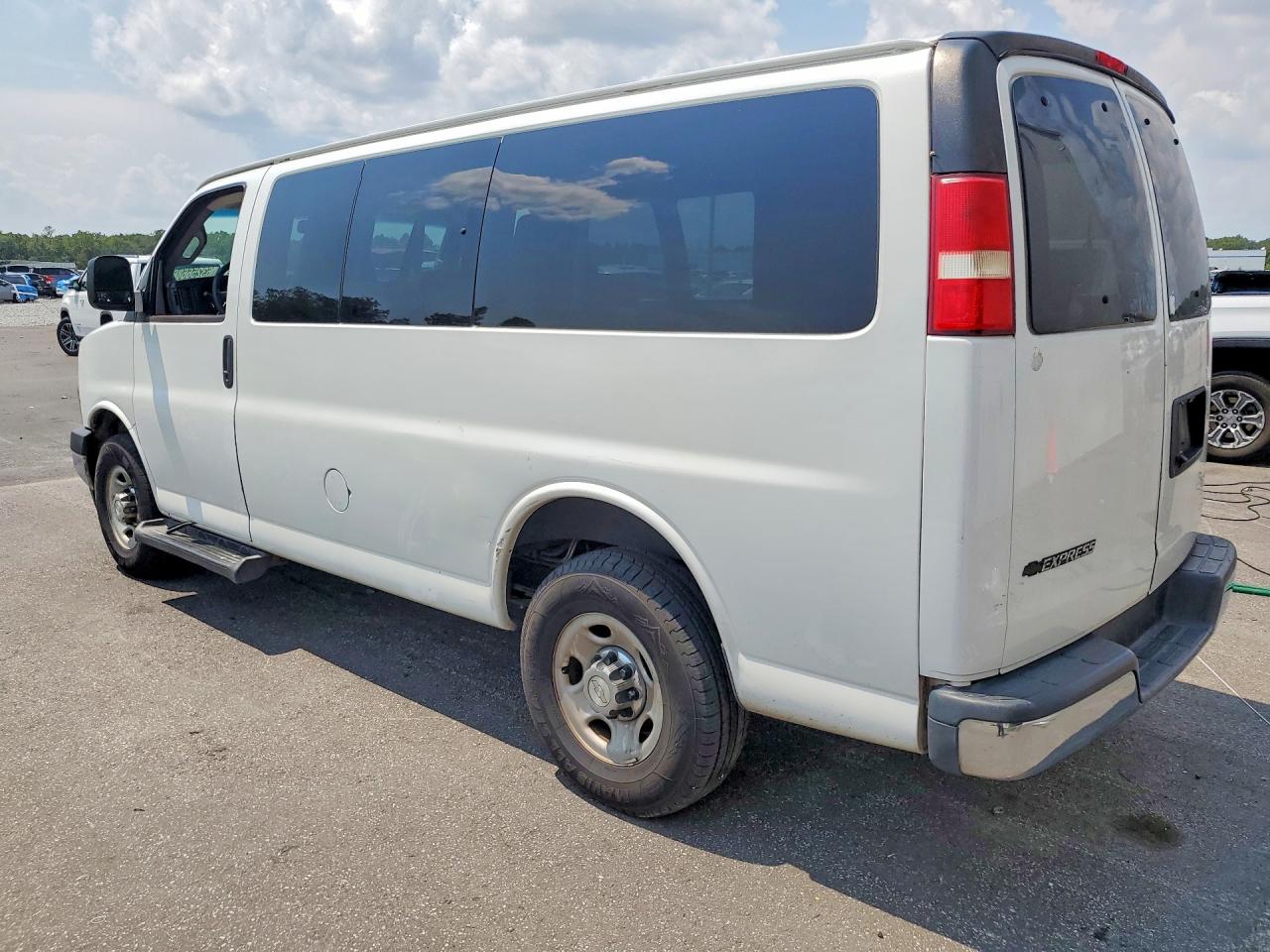 2018 CHEVROLET EXPRESS G3500 LT — снимка 2