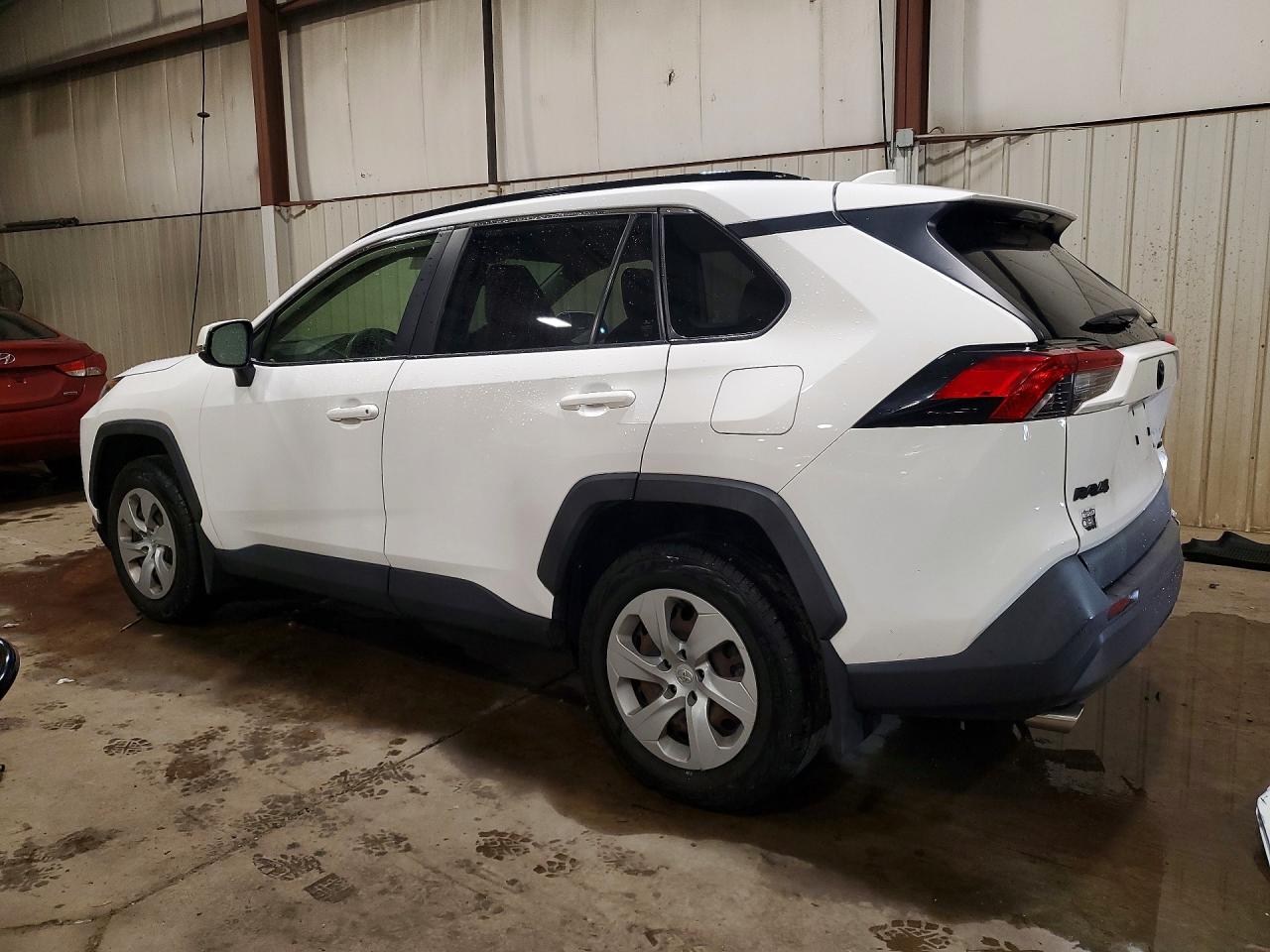 2019 TOYOTA RAV4 LE — снимка 2