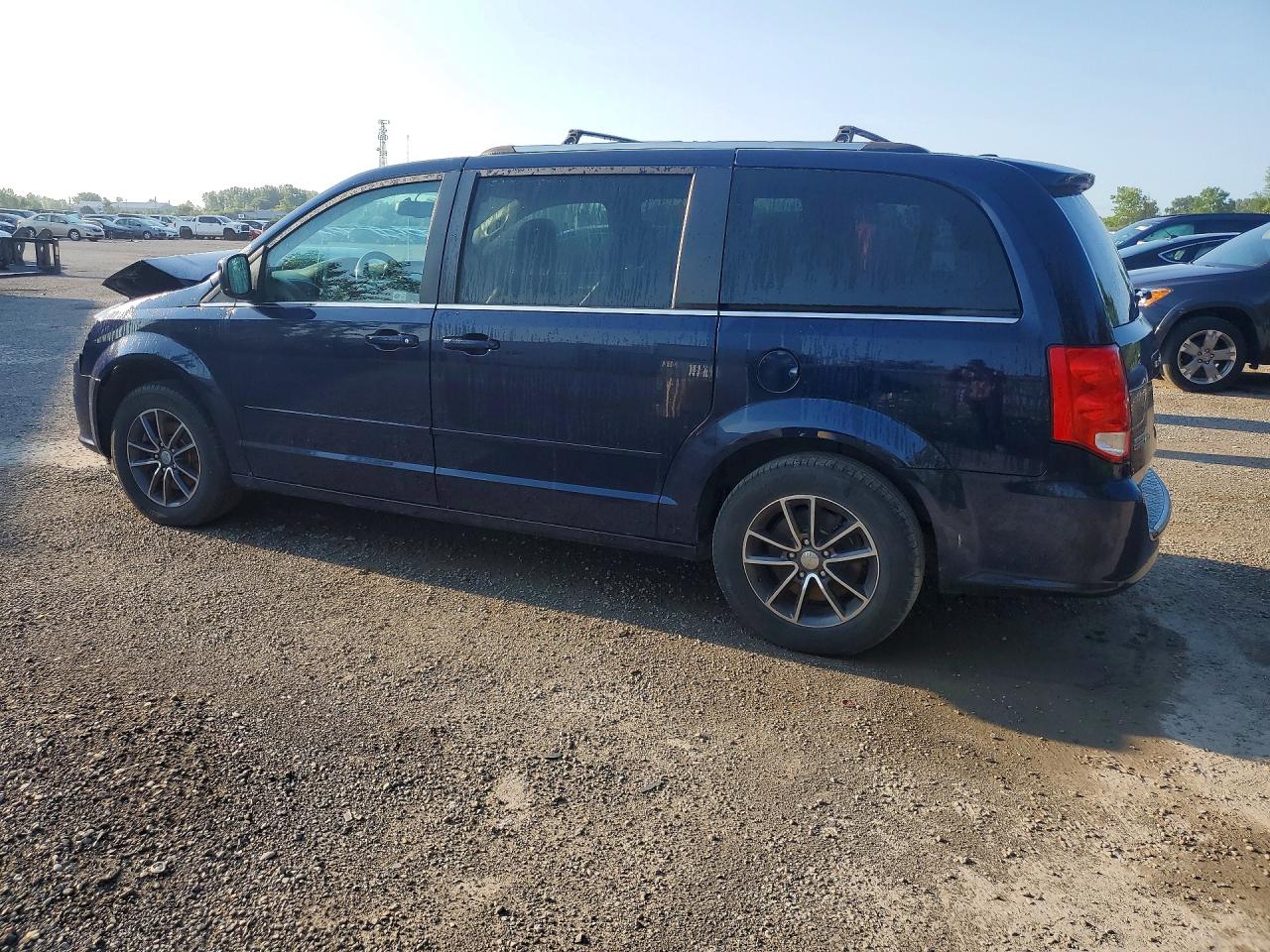 2017 DODGE GRAND CARAVAN SE — снимка 2