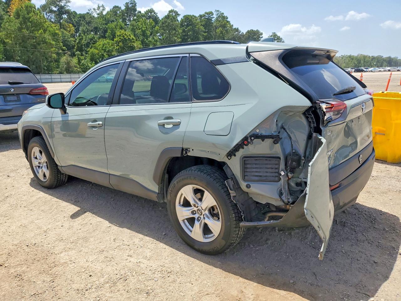 2021 TOYOTA RAV4 XLE — снимка 2