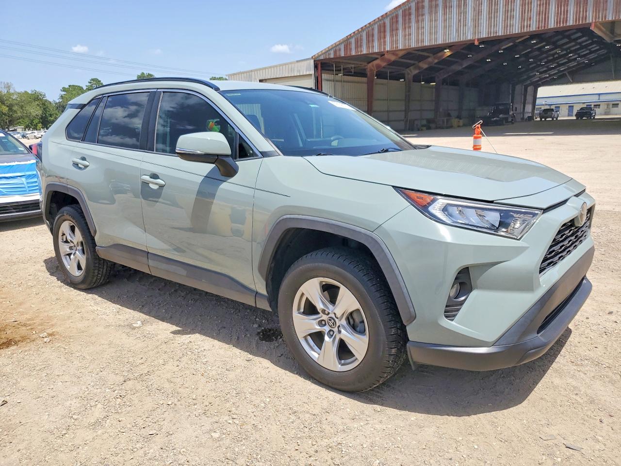 2021 TOYOTA RAV4 XLE — снимка 4