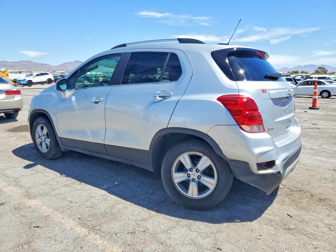 2018 CHEVROLET TRAX 1LT — снимка 2