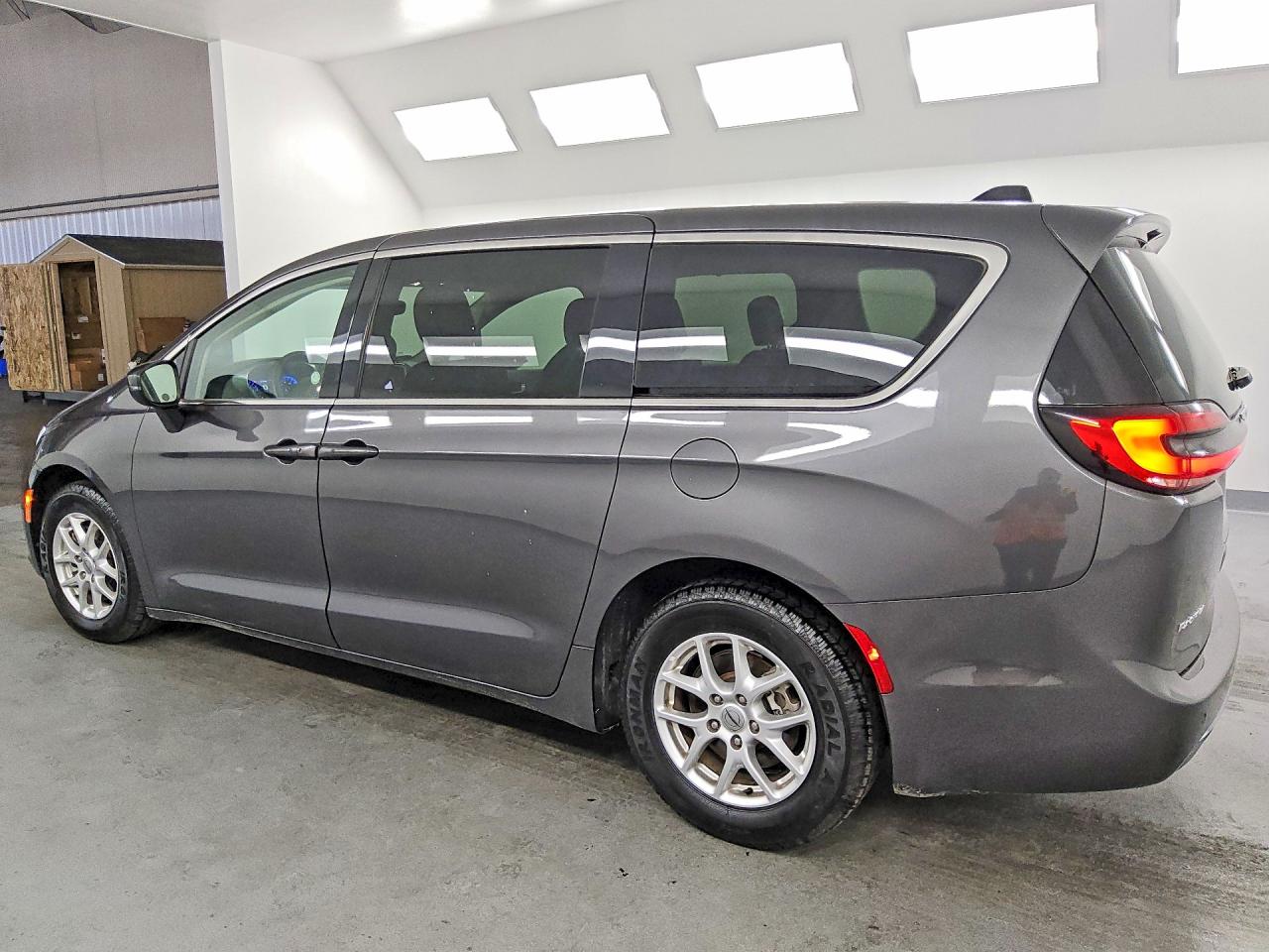 2023 CHRYSLER PACIFICA TOURING L — снимка 2