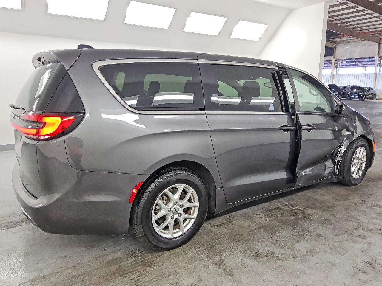 2023 CHRYSLER PACIFICA TOURING L — снимка 3