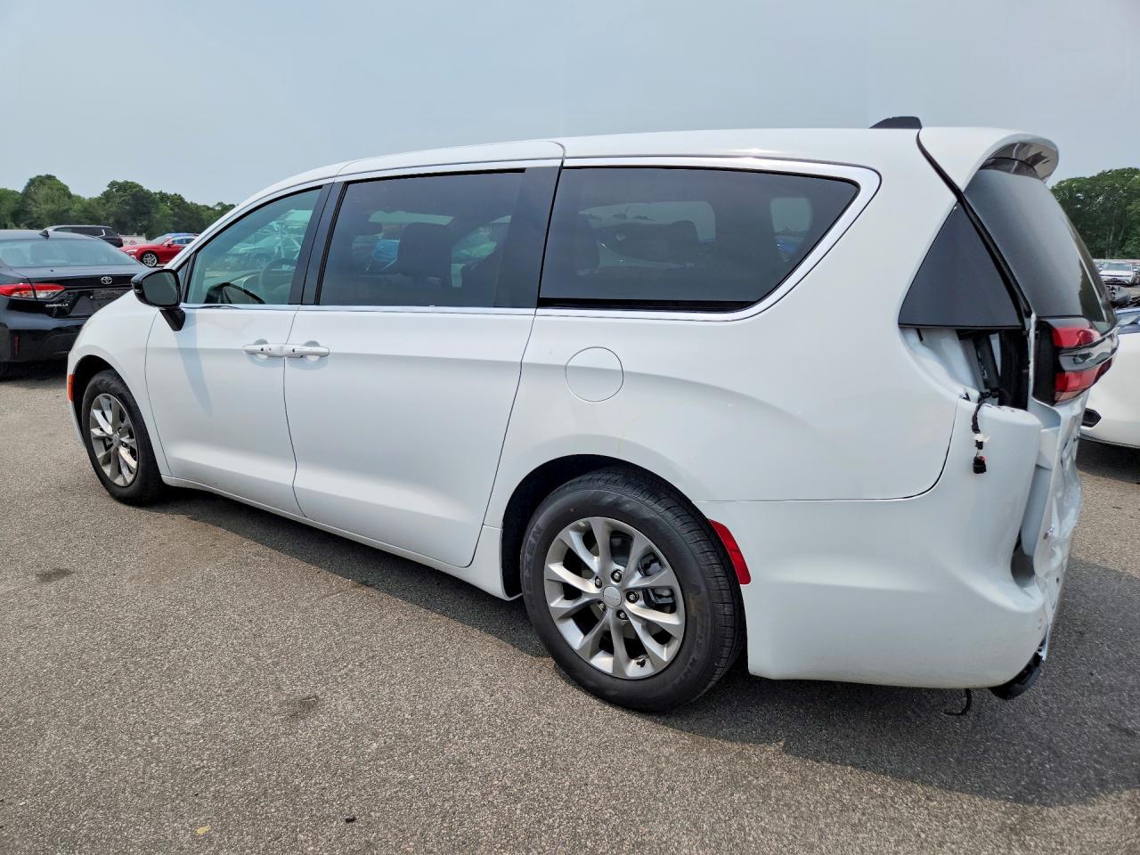 2027 CHRYSLER PACIFICA LIMITED — снимка 2