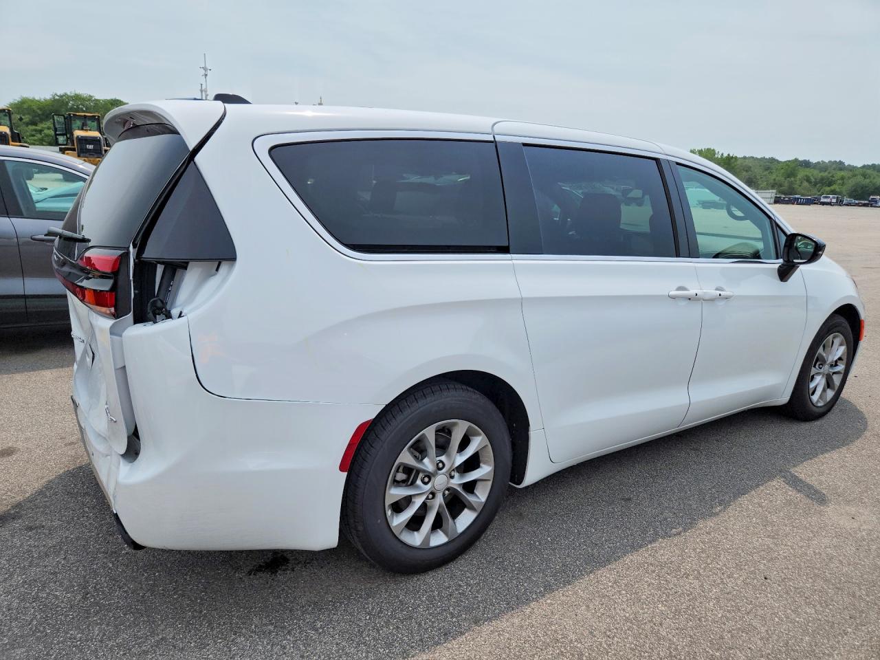 2027 CHRYSLER PACIFICA LIMITED — снимка 3