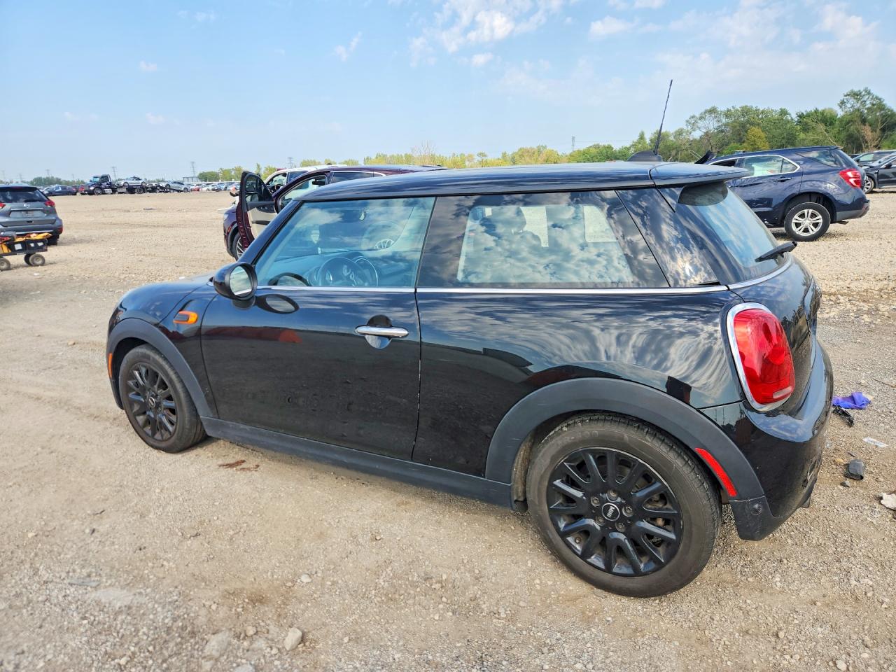2017 MINI COOPER — снимка 2
