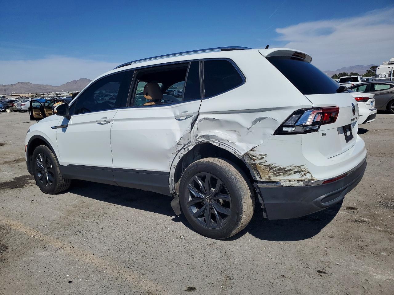 2022 VOLKSWAGEN TIGUAN SE — снимка 2