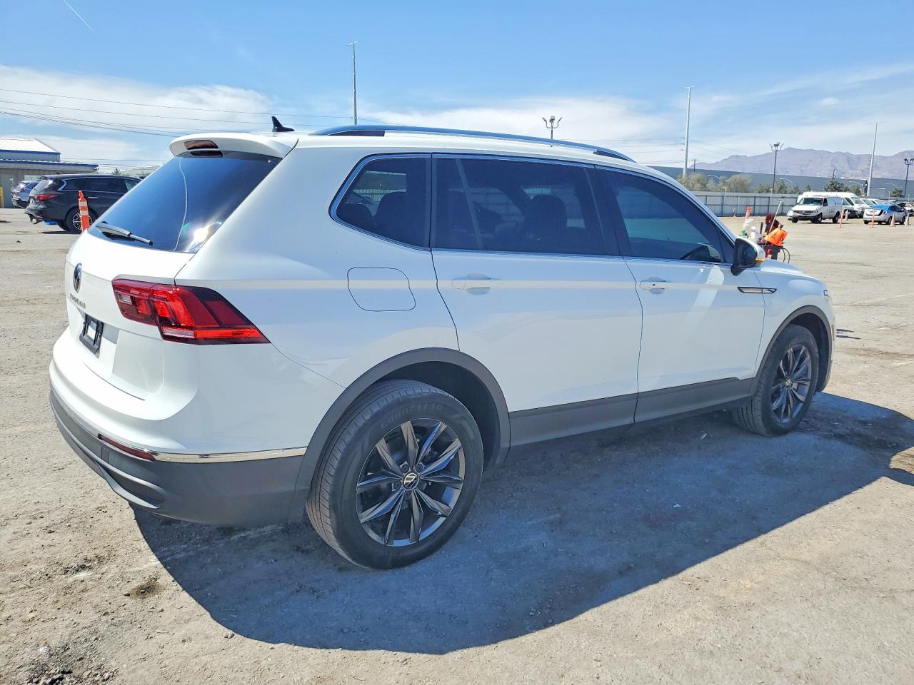 2022 VOLKSWAGEN TIGUAN SE — снимка 3