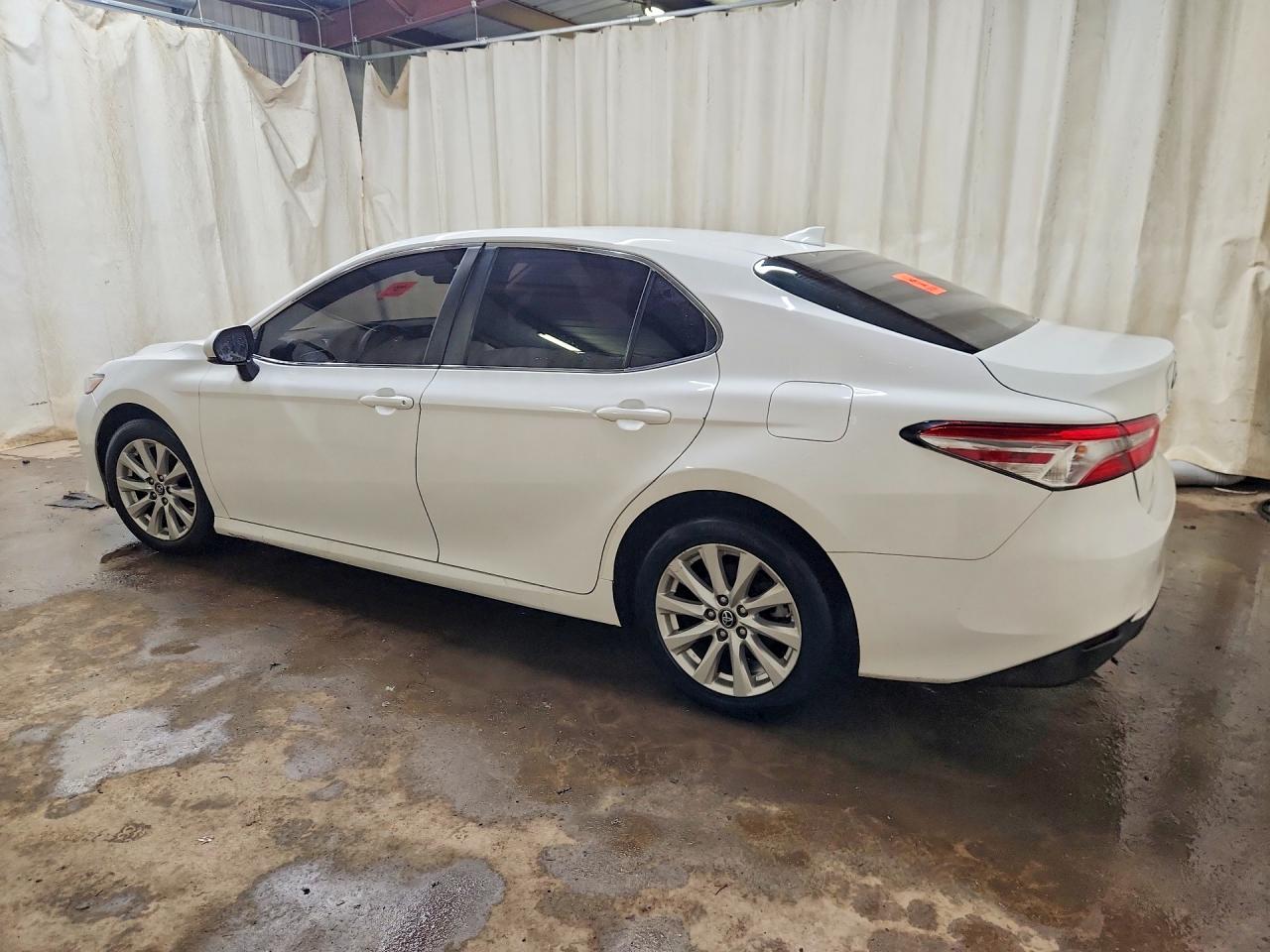 2019 TOYOTA CAMRY LE — снимка 2