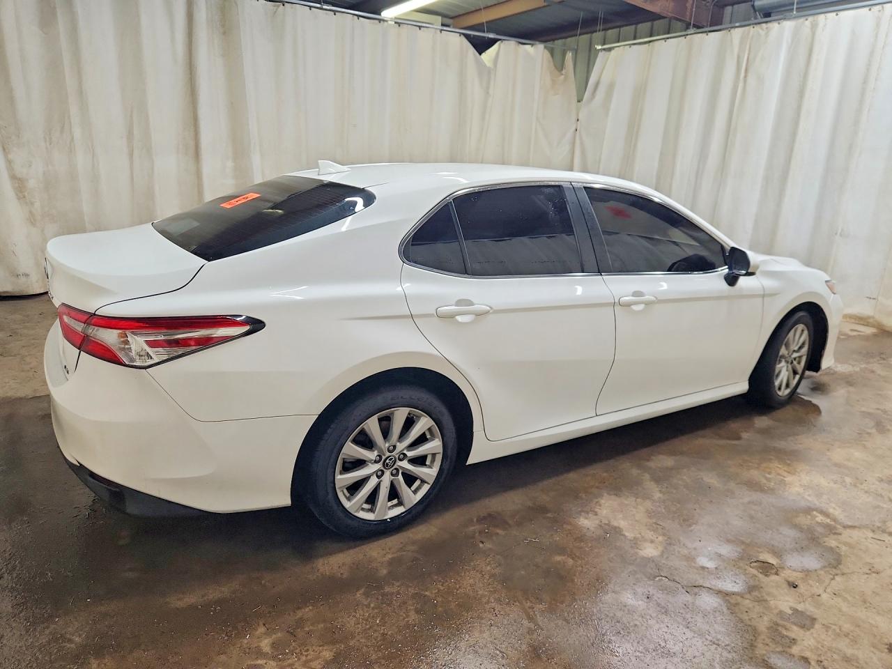 2019 TOYOTA CAMRY LE — снимка 3