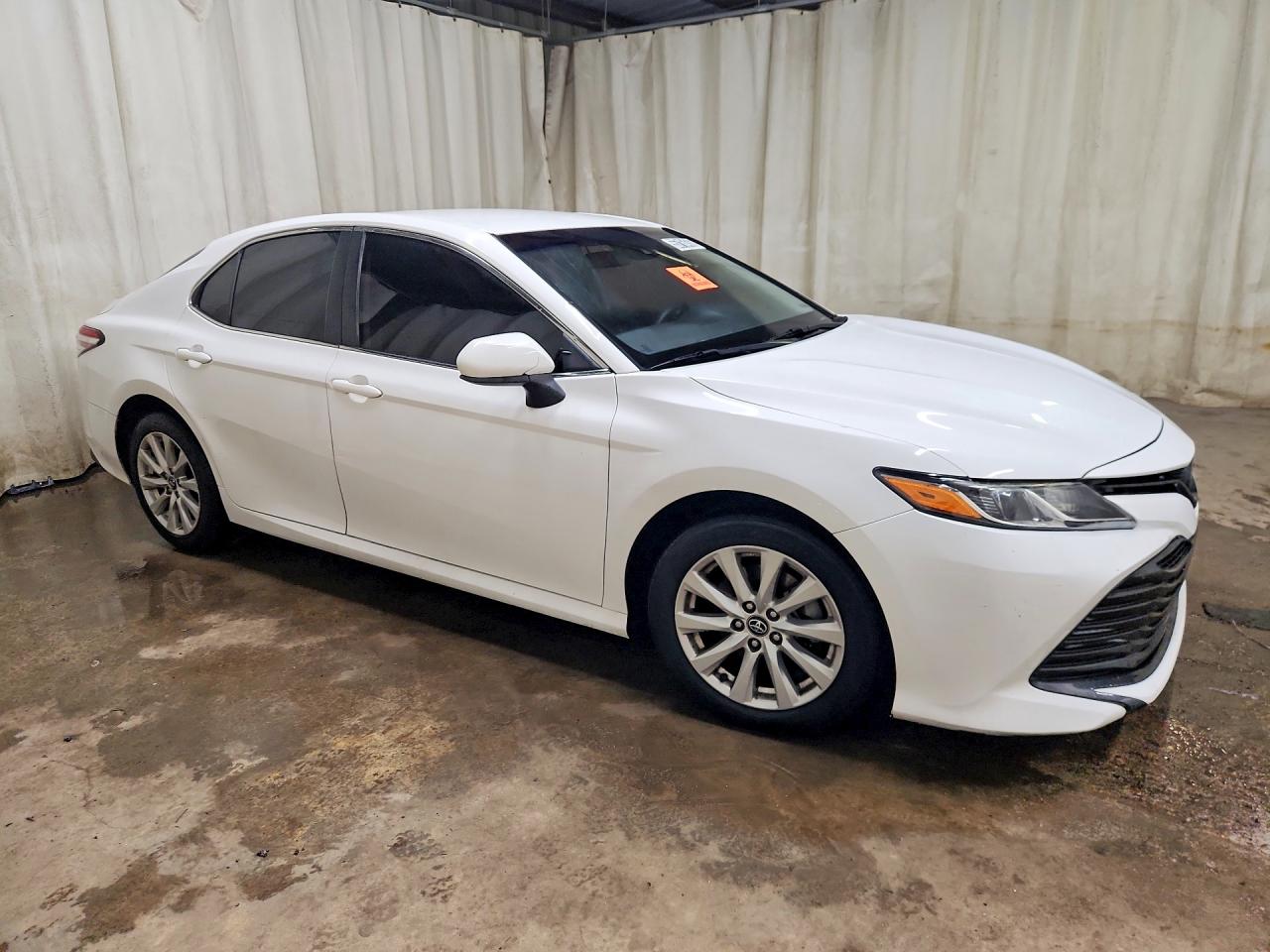 2019 TOYOTA CAMRY LE — снимка 4