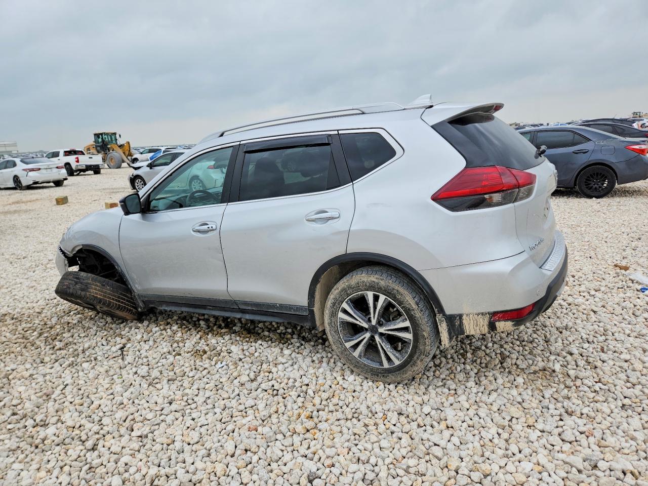 2019 NISSAN ROGUE SV — снимка 2