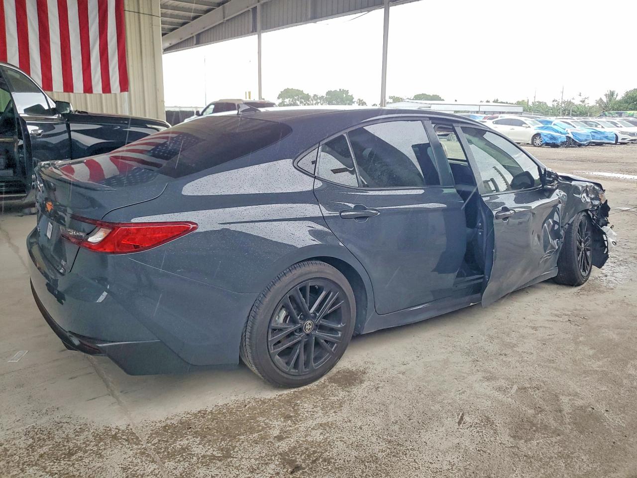 2025 TOYOTA CAMRY SE — снимка 3