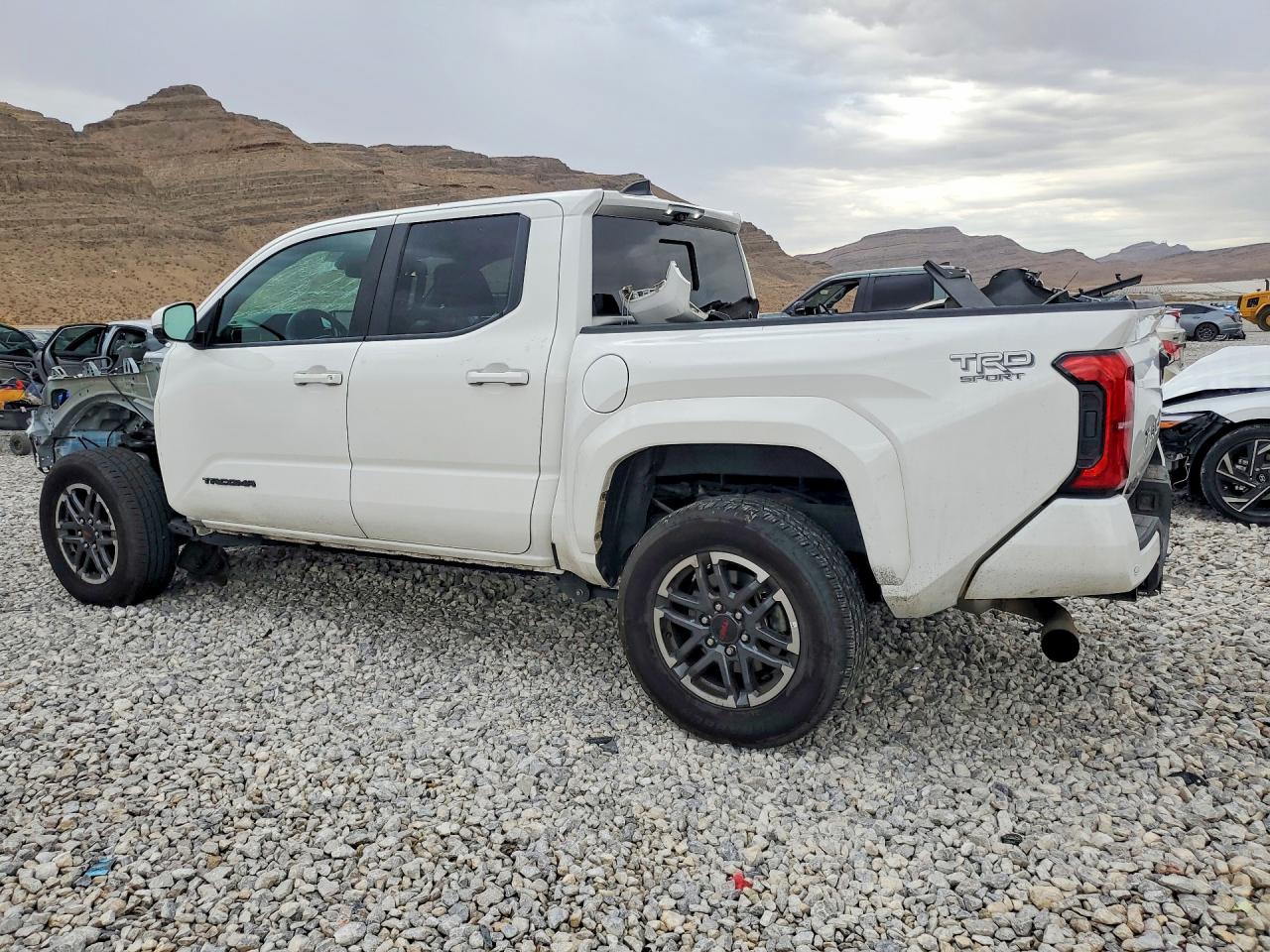 2024 TOYOTA TACOMA TRD SPORT HV — снимка 2