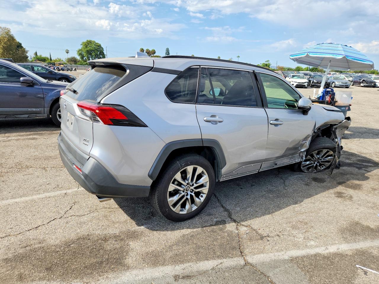 2019 TOYOTA RAV4 XLE PREMIUM — снимка 3