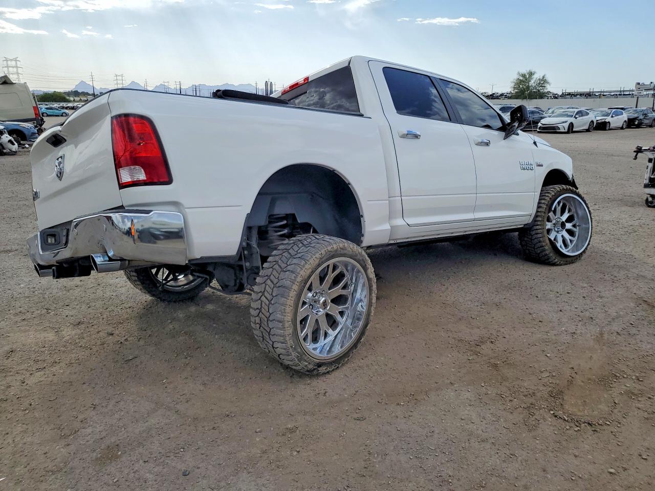 2017 RAM 1500 SLT — снимка 3