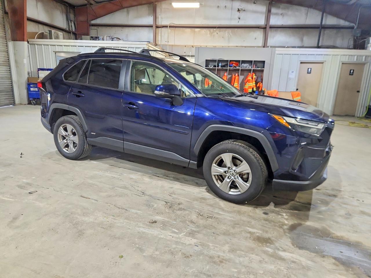 2023 TOYOTA RAV4 HYBRID XLE — снимка 4