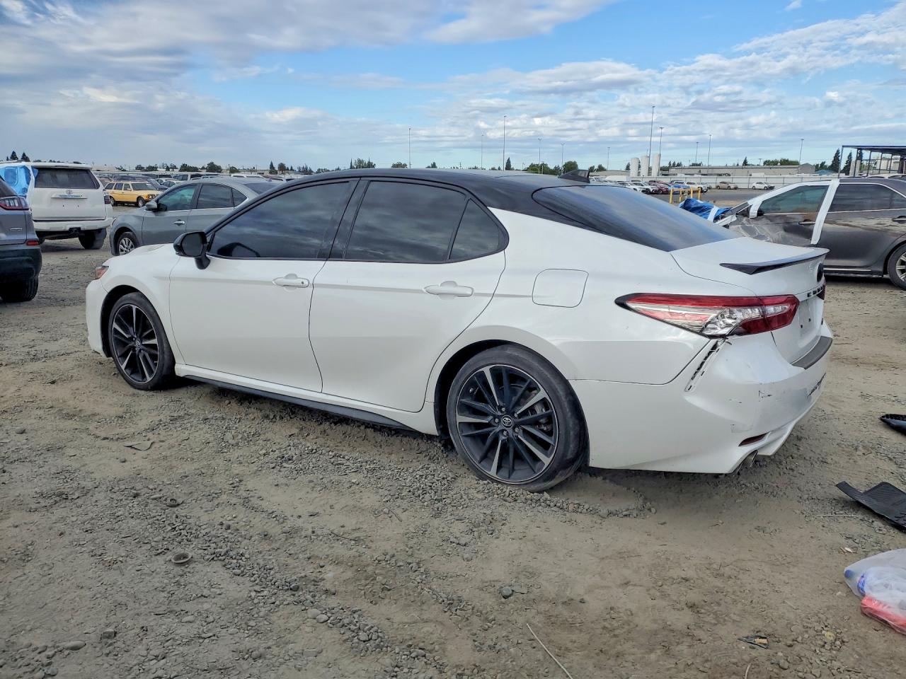 2019 TOYOTA CAMRY XSE — снимка 2