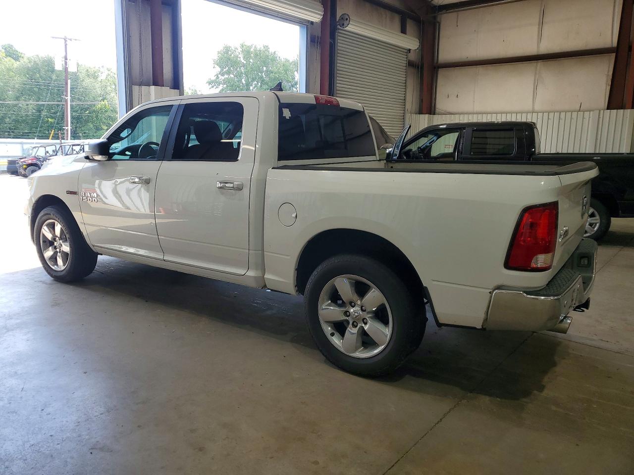 2016 RAM 1500 SLT — снимка 2