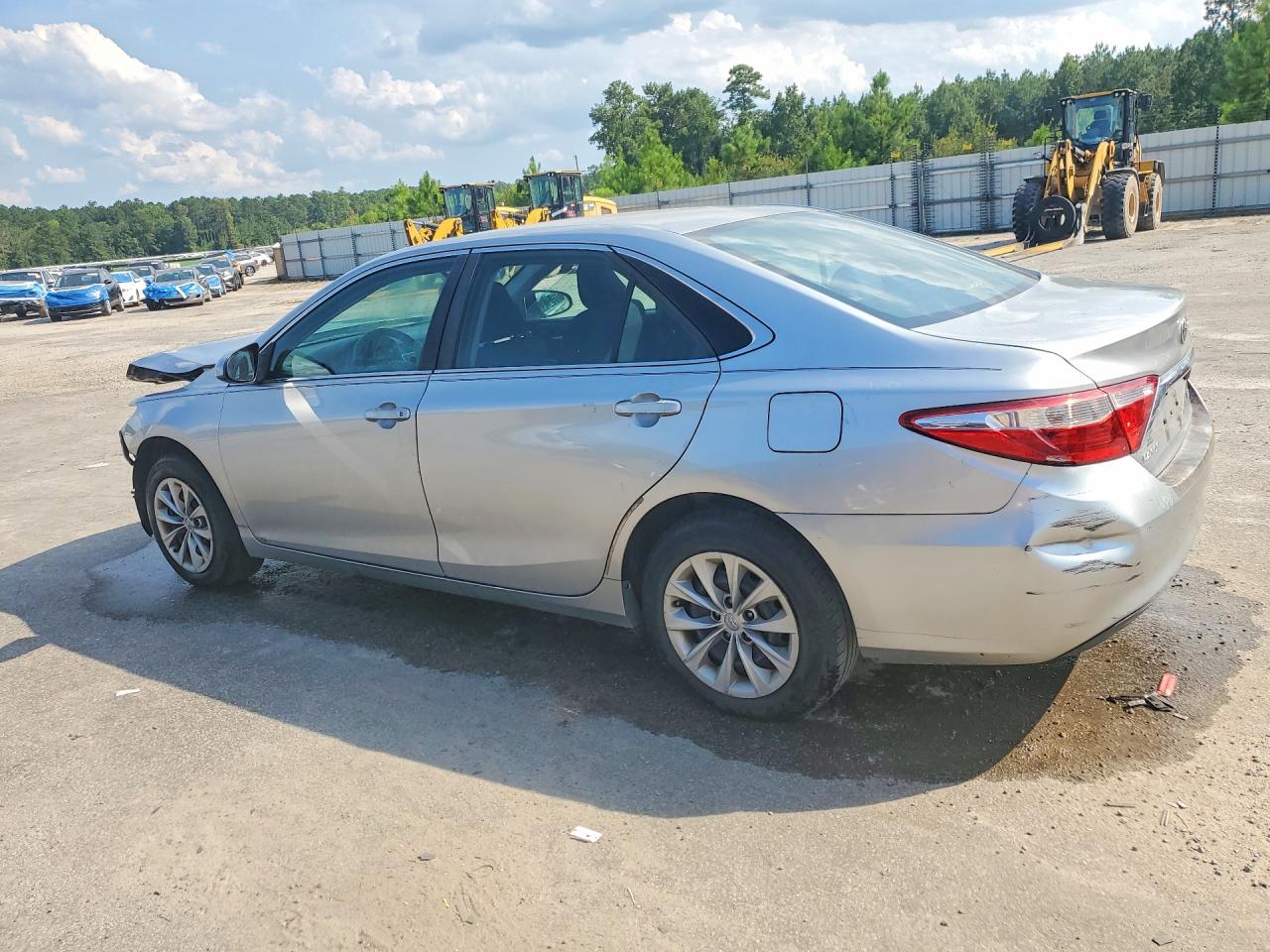 2015 TOYOTA CAMRY LE — снимка 2
