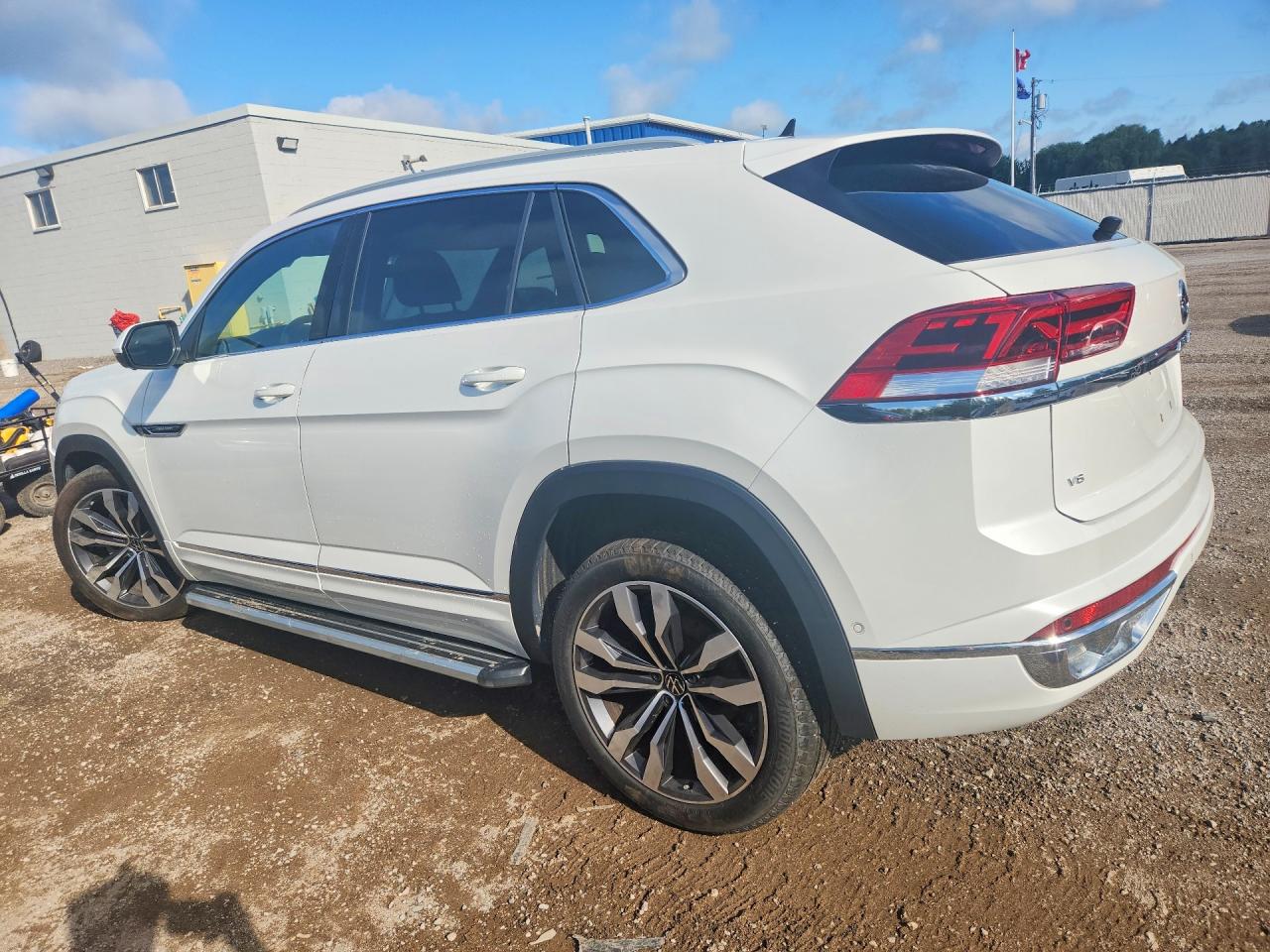 2022 VOLKSWAGEN ATLAS CROSS SPORT SEL PREMIUM R-LINE — снимка 2